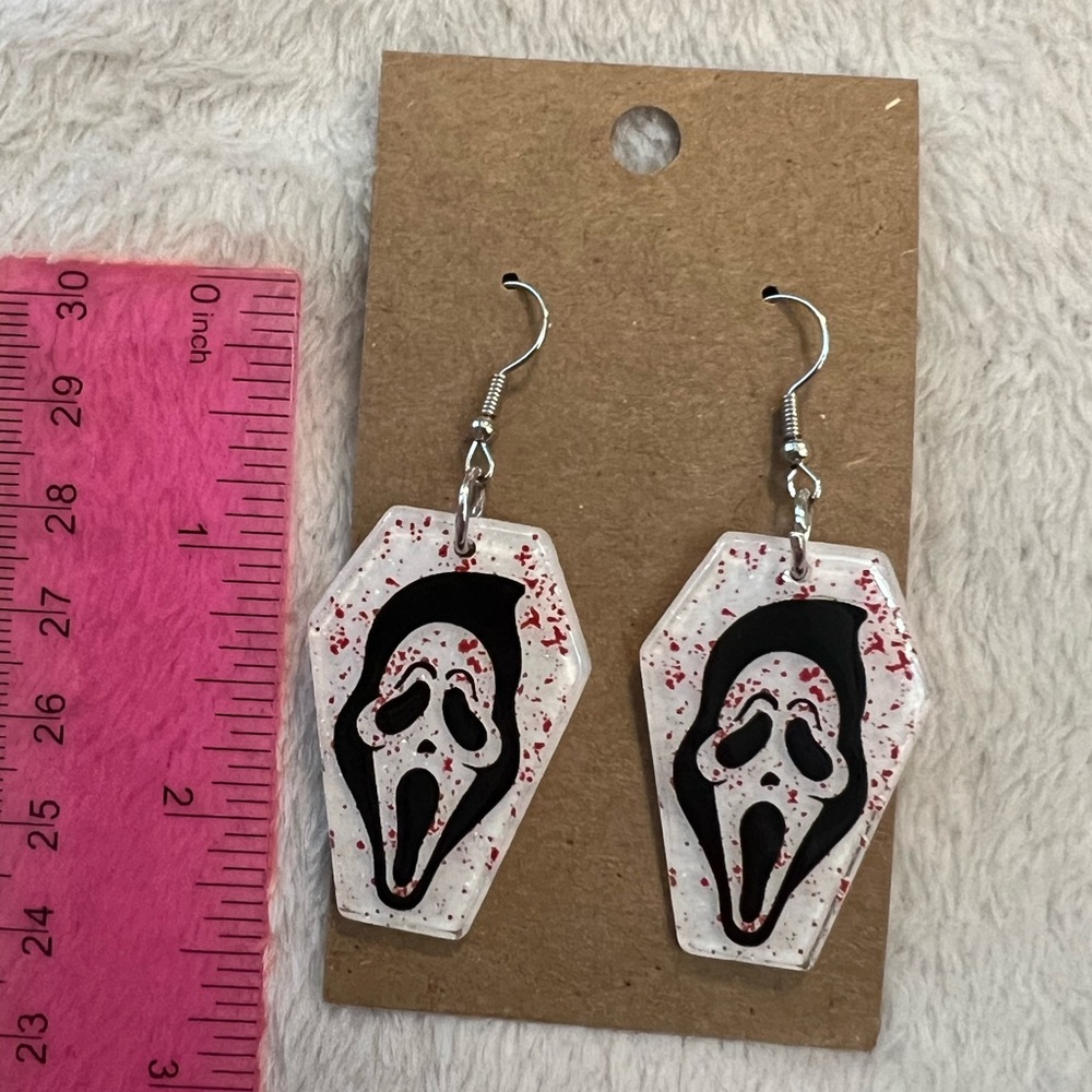 Scream ghost face horror coffin earrings - Picture 2 of 3
